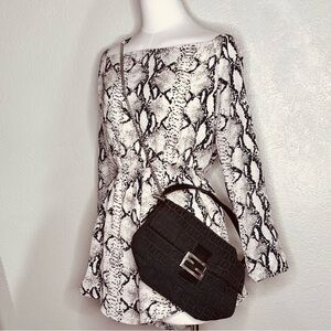 Tobi Bite Me Taupe Multi Snakeskin Print Off The‎ Shoulder Shorts Romper Sz S